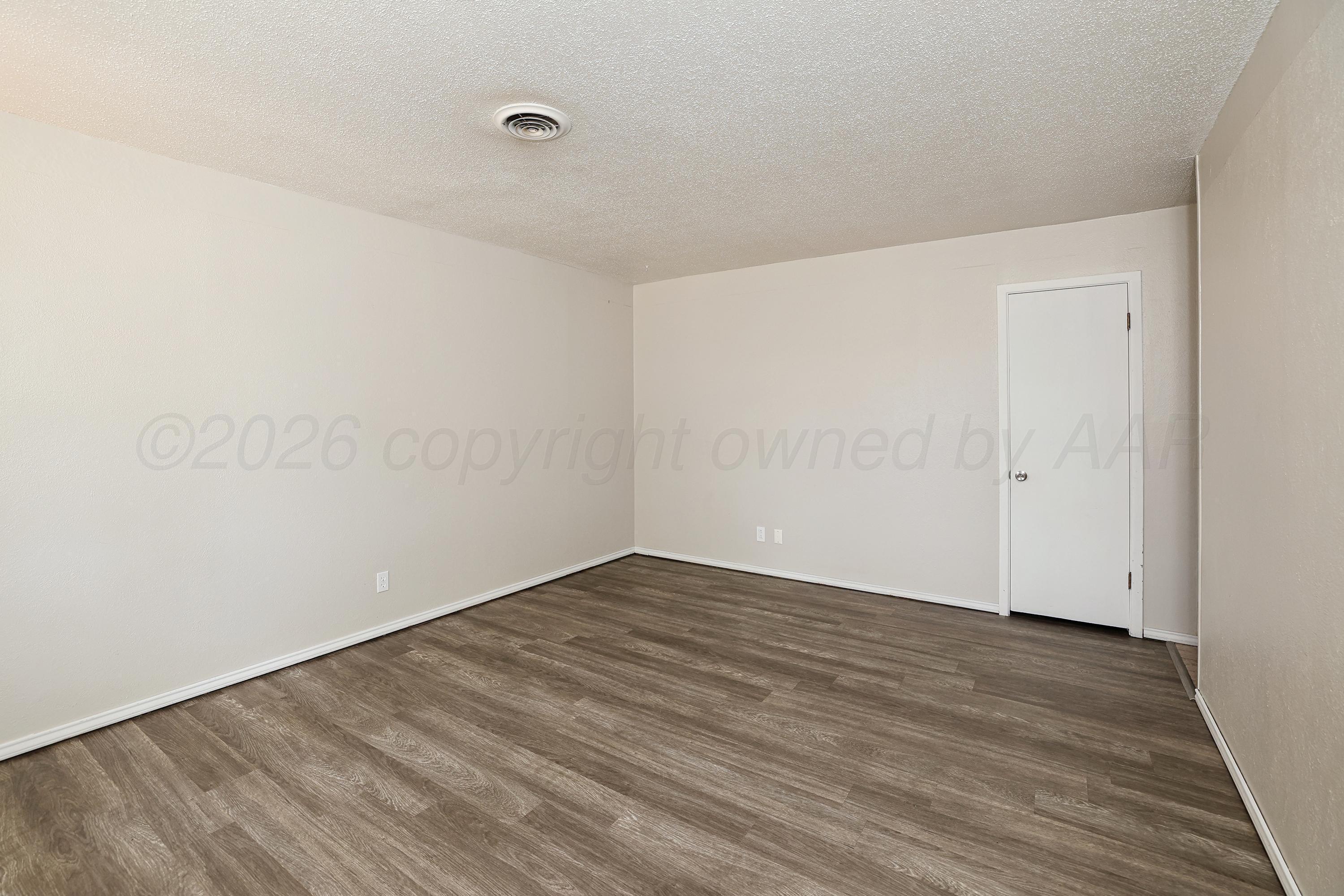 1024 Northwest 9th Street Tulia, TX 79088 - Photo 7 of 41 7-Living Area