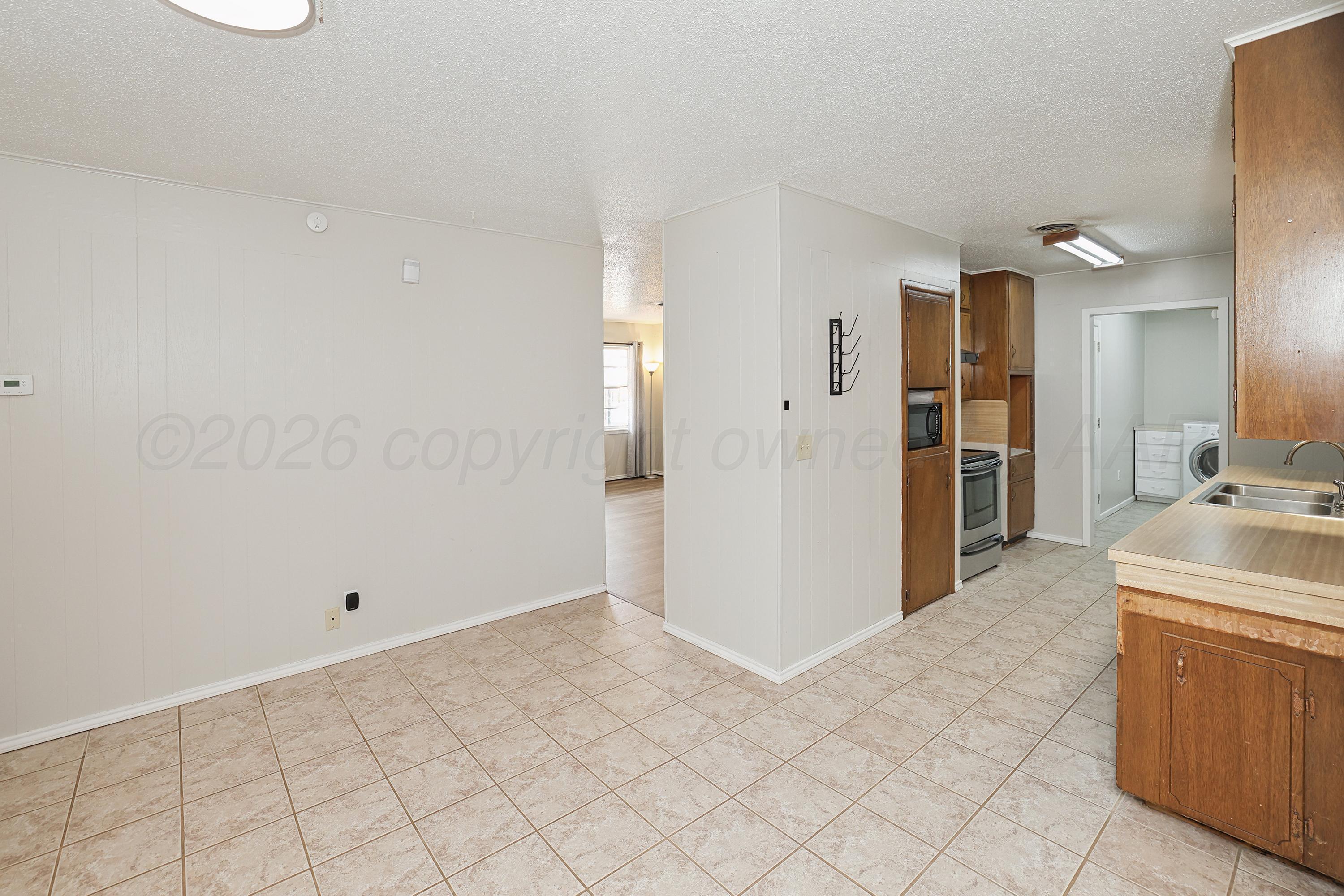 1024 Northwest 9th Street Tulia, TX 79088 - Photo 10 of 41 10-Dining & Kitchen