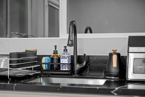 $2,100,000 | 295 Liholiho Street, Wailuku, HI 96793