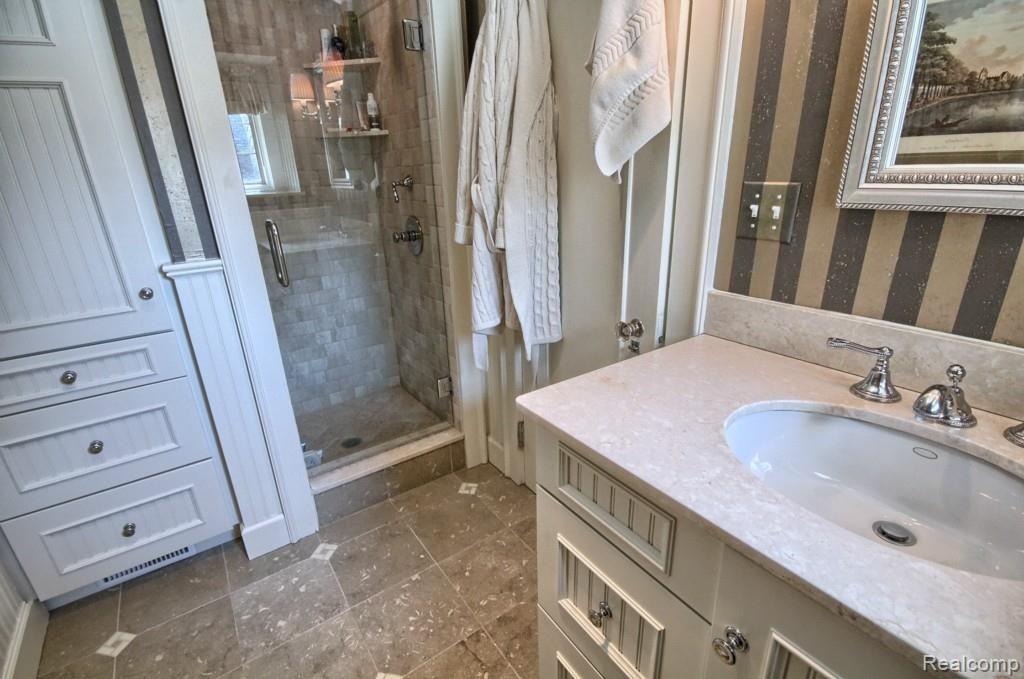 333 Washington Road Grosse Pointe, MI 48230 - Photo 9 of 34 Library Bathroom.jpg