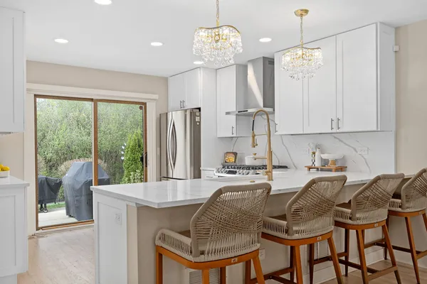 $360,000 | 11108 Westminster Drive, Westchester, IL 60154
