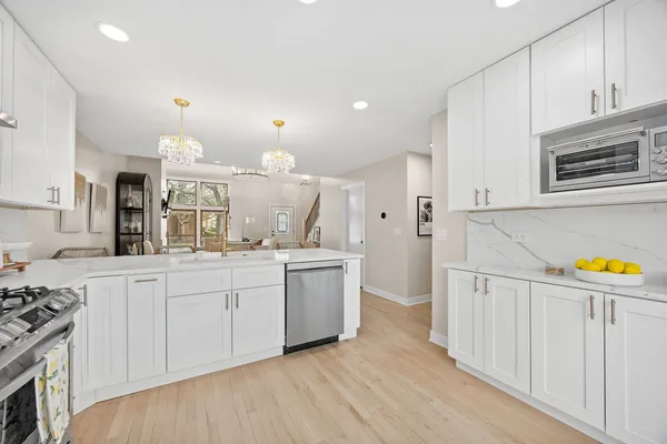 $360,000 | 11108 Westminster Drive, Westchester, IL 60154
