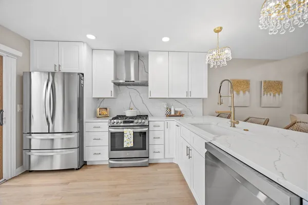 $360,000 | 11108 Westminster Drive, Westchester, IL 60154