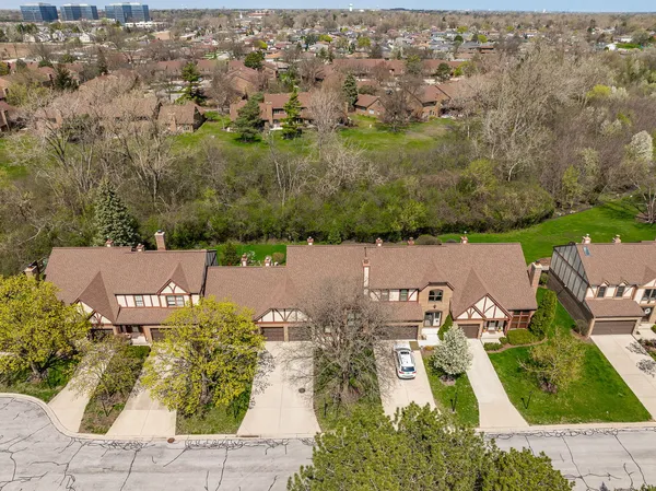 $360,000 | 11108 Westminster Drive, Westchester, IL 60154