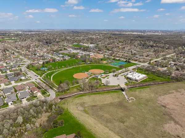 $360,000 | 11108 Westminster Drive, Westchester, IL 60154