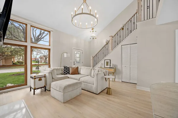 $360,000 | 11108 Westminster Drive, Westchester, IL 60154