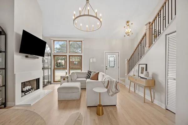 $360,000 | 11108 Westminster Drive, Westchester, IL 60154