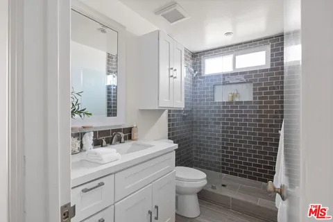 $1,650,000 | 2912 Montana Avenue, Unit 2, Santa Monica, CA 90403