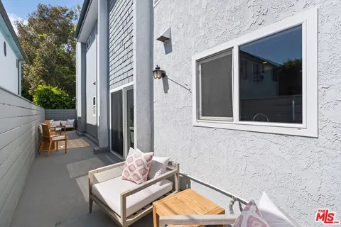 $1,650,000 | 2912 Montana Avenue, Unit 2, Santa Monica, CA 90403