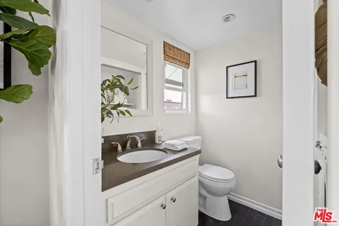 $1,650,000 | 2912 Montana Avenue, Unit 2, Santa Monica, CA 90403