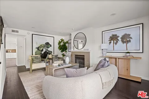 $1,650,000 | 2912 Montana Avenue, Unit 2, Santa Monica, CA 90403