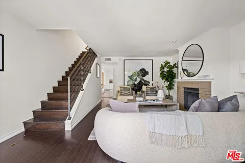 $1,650,000 | 2912 Montana Avenue, Unit 2, Santa Monica, CA 90403