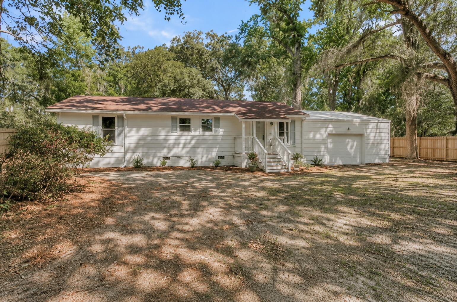 709 Dolph Lane McClellanville, SC 29458 - Photo 24 of 28 dolph.fence3