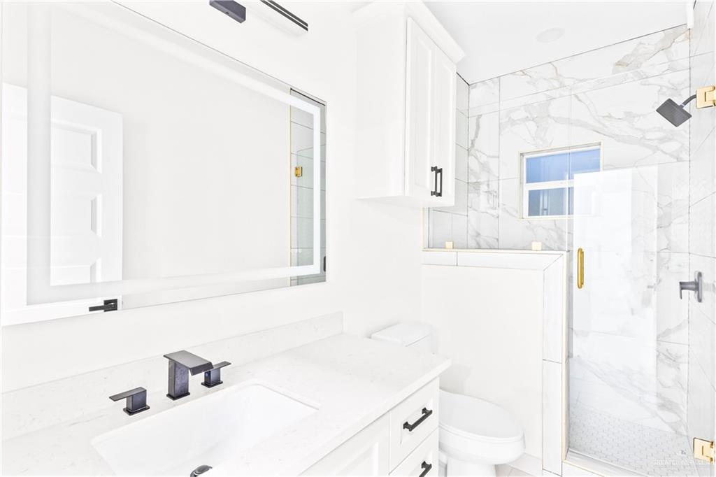 6801 South Azul Lane Pharr, TX 78577 - Photo 9 of 19 a bathroom with a sink and a mirror