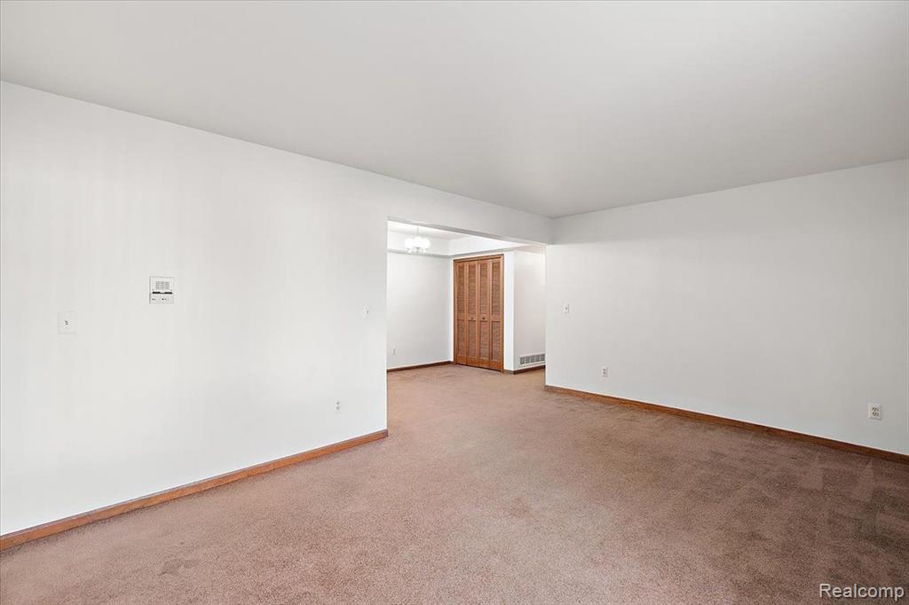 16411 East 10 Mile Road Eastpointe, MI 48021 - Photo 33 of 57
