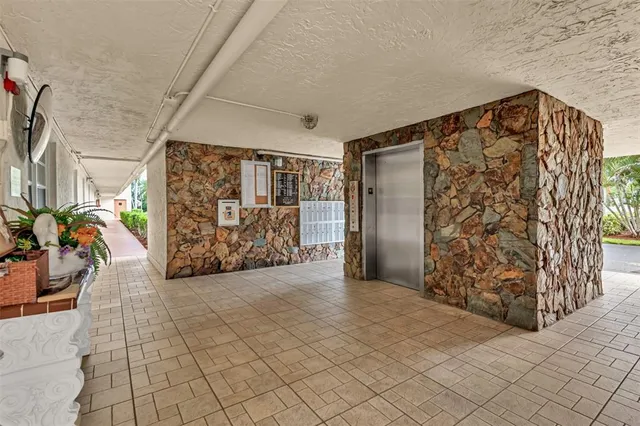 a view of entryway with livingroom