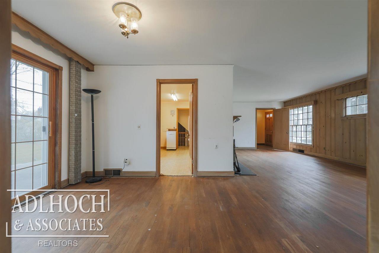 1037 Cadieux Road Grosse Pointe, MI 48230 - Photo 14 of 39 31378057-13.JPG