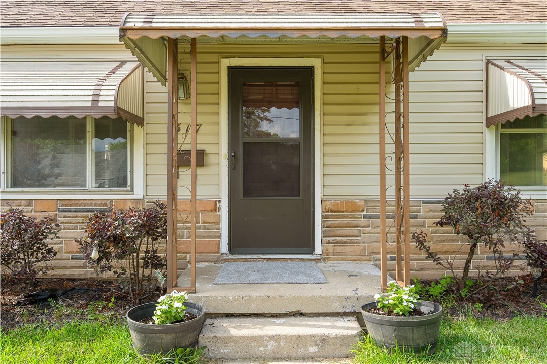 1317 Radio Road Dayton, OH 45403 - Photo 4 of 28