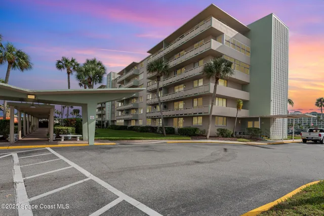 $2,100 | 2020 North Atlantic Avenue, Unit 511S, Cocoa Beach, FL 32931