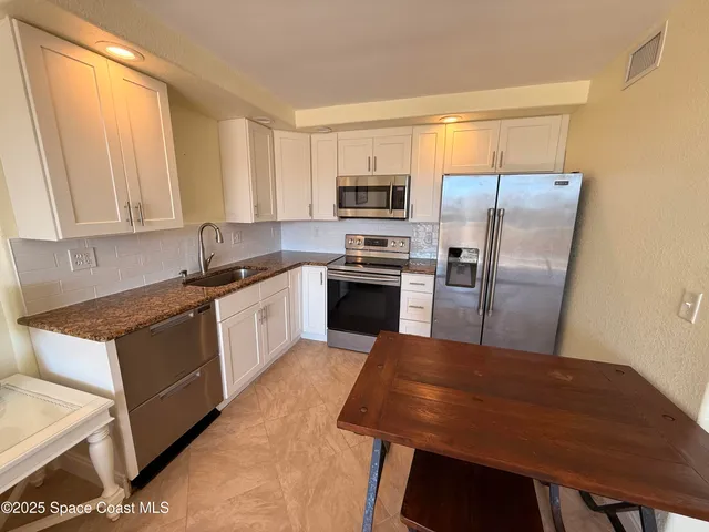 $2,100 | 2020 North Atlantic Avenue, Unit 511S, Cocoa Beach, FL 32931