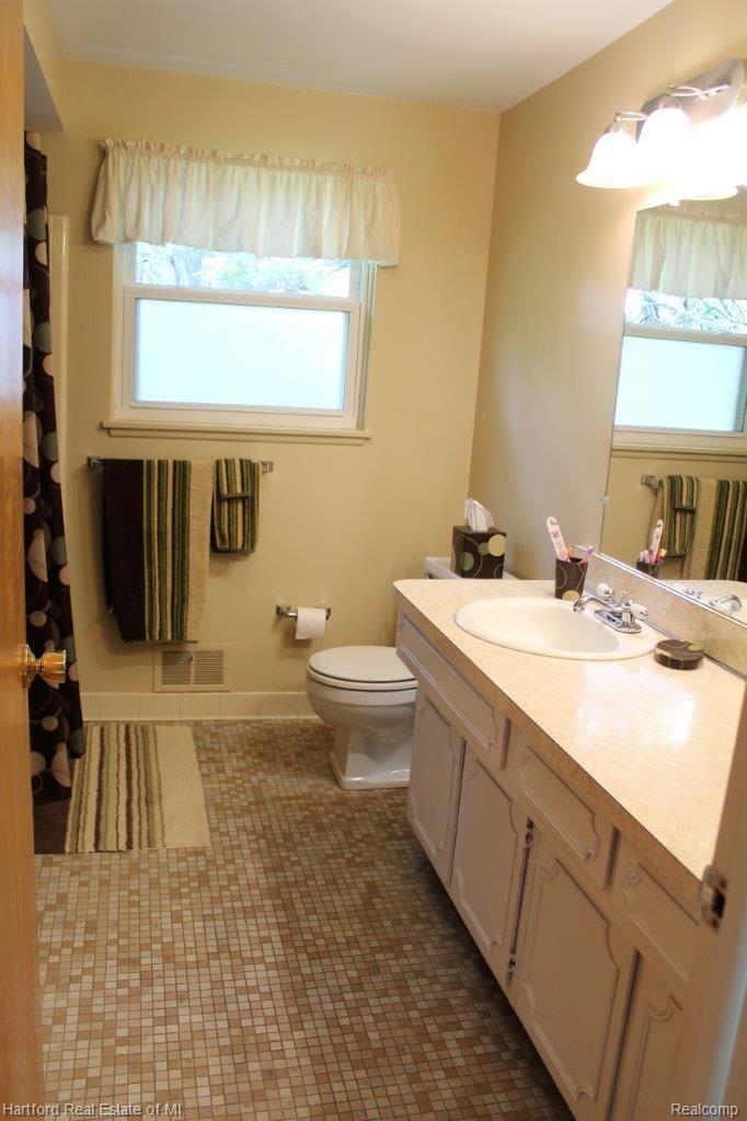 24055 Gill Road Farmington, MI 48335 - Photo 18 of 23 IMG_6425.jpg