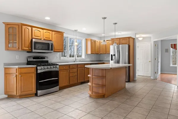 $800,000 | 18 Koper Lane, Pelham, NH 03076