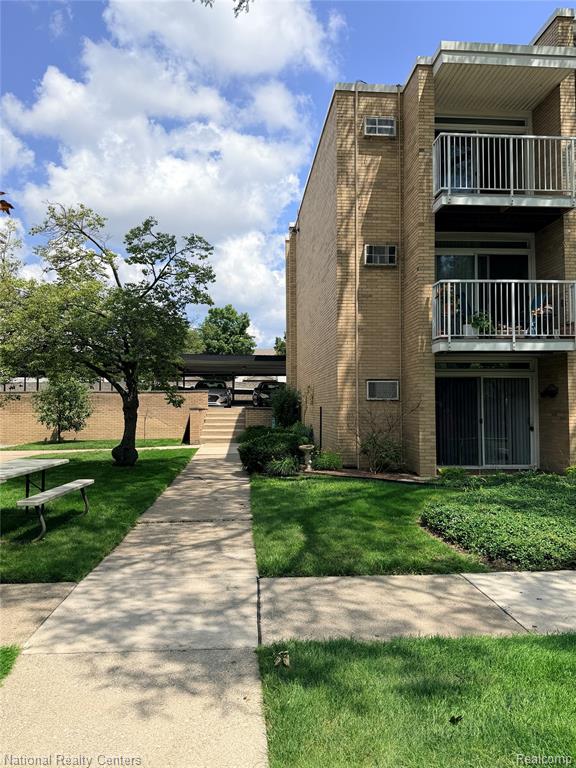4913 Crooks Road, Unit G4 Royal Oak, MI 48073 - Photo 4 of 19 Gallery Image 4