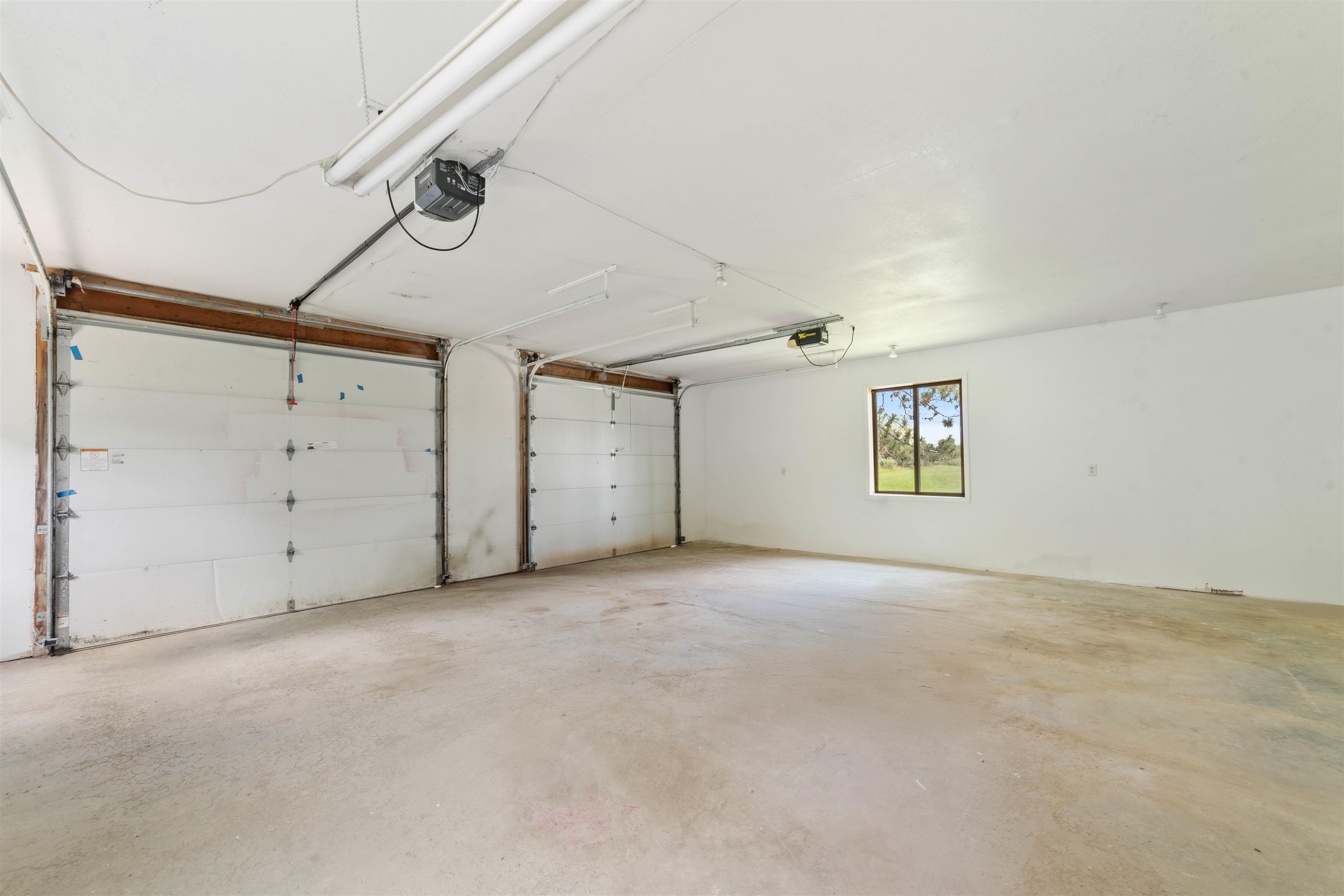 9372 McCamus Road Brookston, MN 55711 - Photo 20 of 49 Garage with a garage door opener