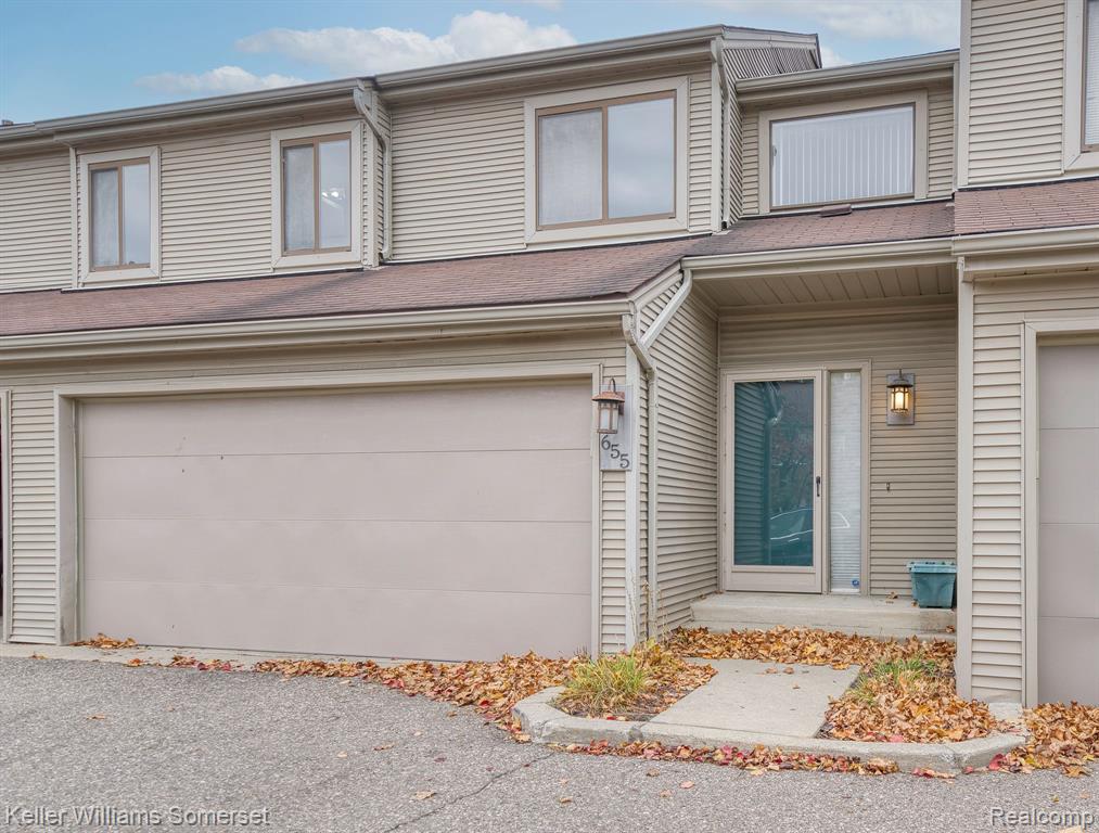 655 Glasgow Court Rochester Hills, MI 48307 - Photo 1 of 27