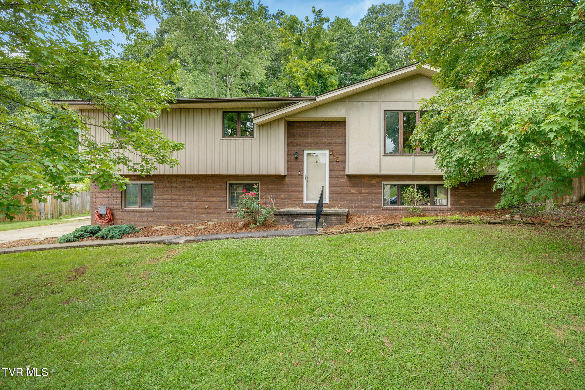 233 Hidden Acres Road Kingsport, TN 37664 - Photo 1 of 41 001