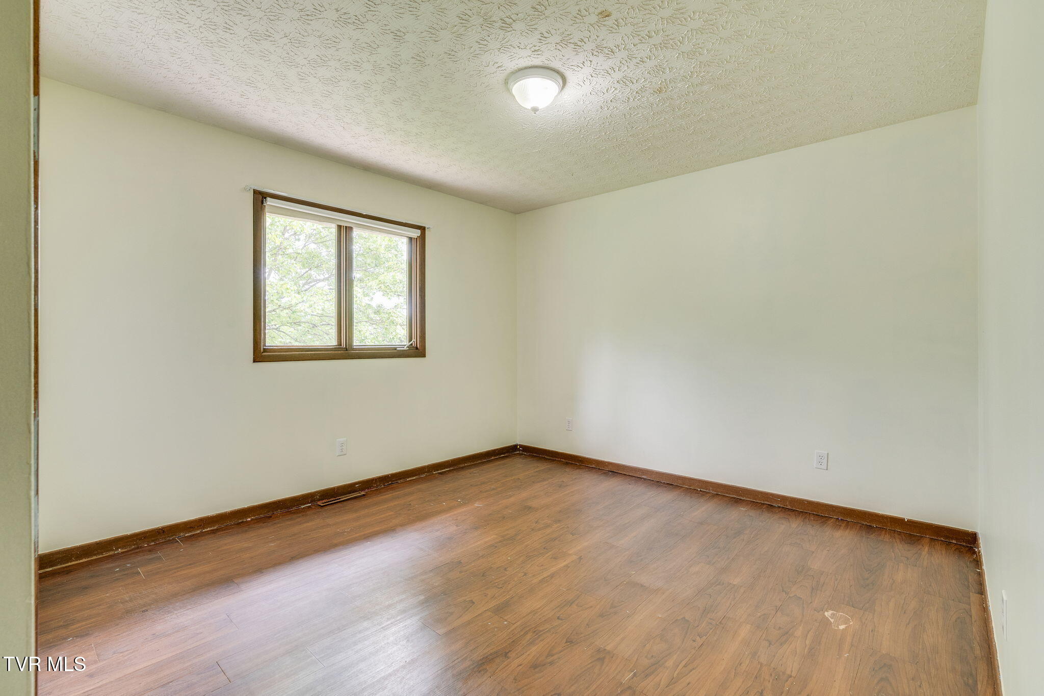 233 Hidden Acres Road Kingsport, TN 37664 - Photo 19 of 41 019
