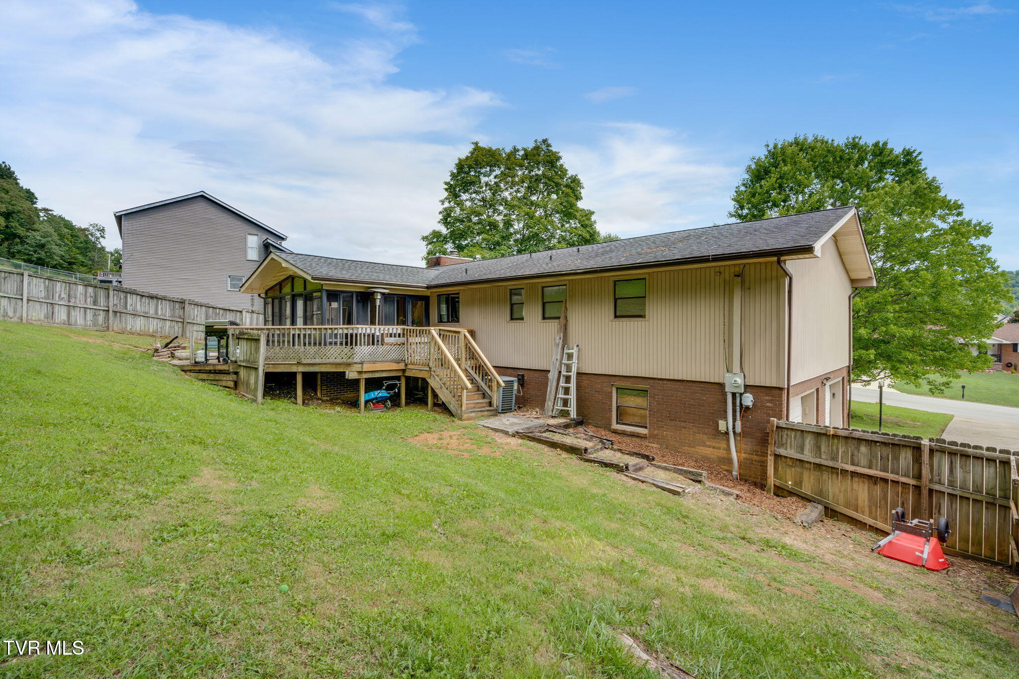 233 Hidden Acres Road Kingsport, TN 37664 - Photo 30 of 41 030