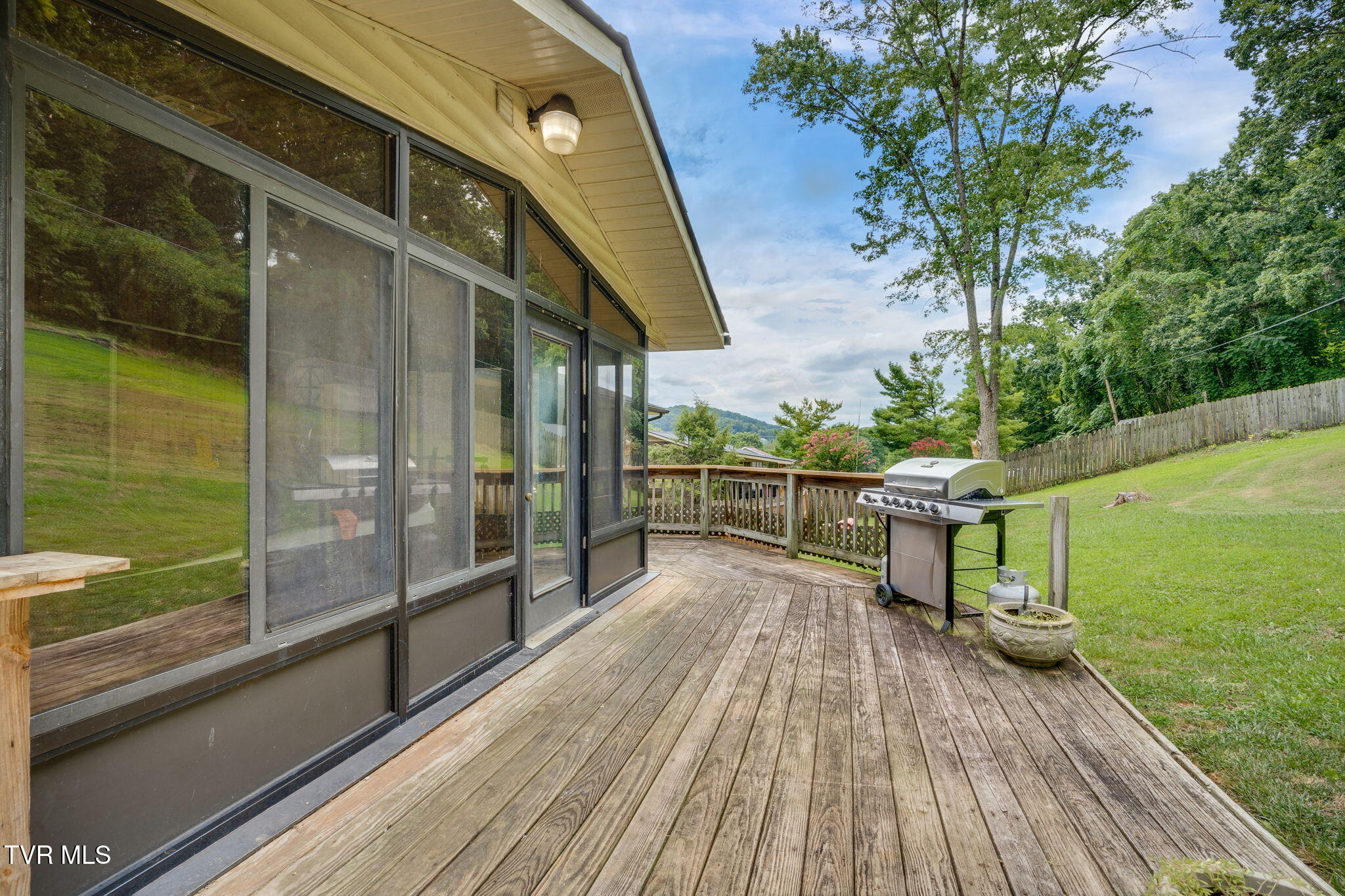 233 Hidden Acres Road Kingsport, TN 37664 - Photo 34 of 41 034
