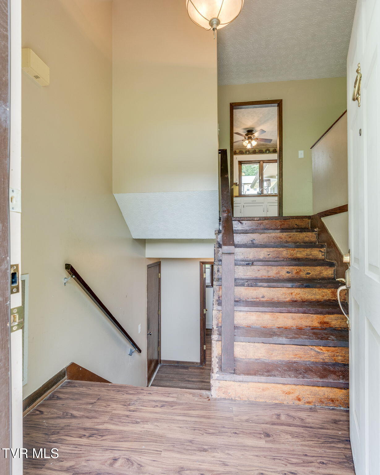 233 Hidden Acres Road Kingsport, TN 37664 - Photo 4 of 41 004