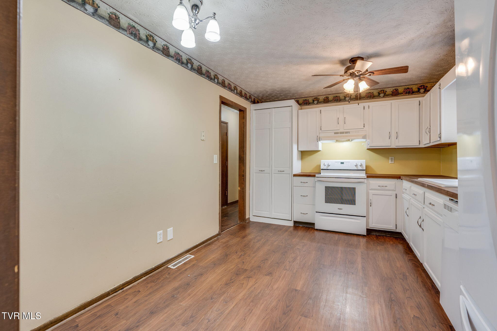 233 Hidden Acres Road Kingsport, TN 37664 - Photo 9 of 41 009
