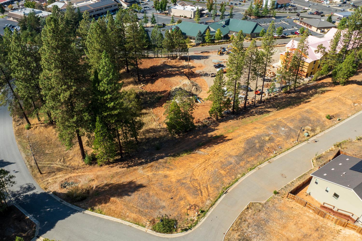 122 Jackrabbit Road Grass Valley, CA 95945 - Photo 4 of 9 a view of a yard with wooden fence