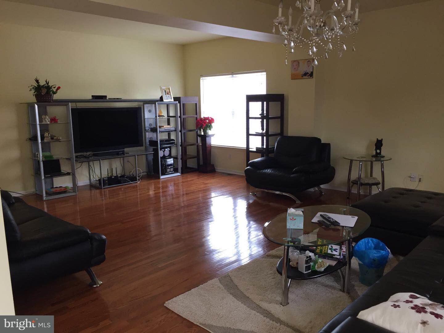 2718 Springhouse Road Philadelphia, PA 19114 - Photo 9 of 18 Gallery Image 9