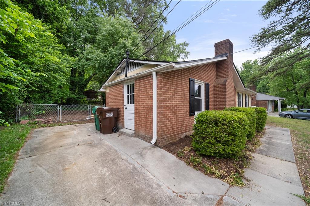 802 Miriam Avenue High Point, NC 27263 - Photo 3 of 33