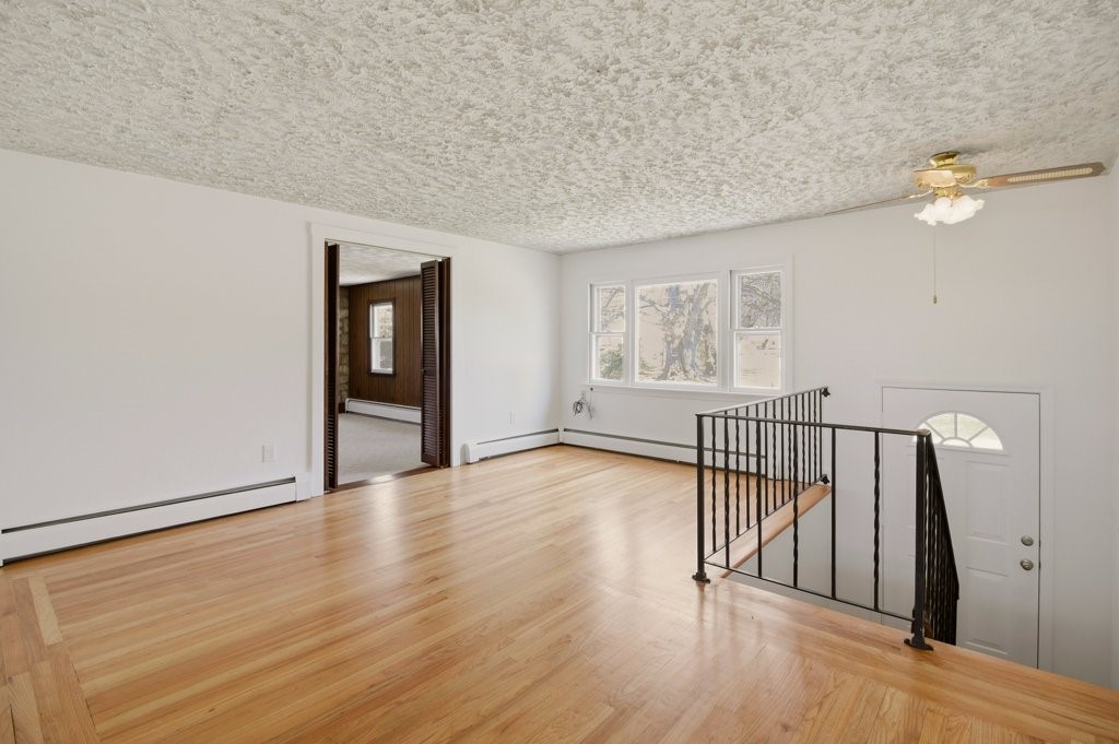 55 Mixter Street Middletown, RI 02842 - Photo 6 of 50