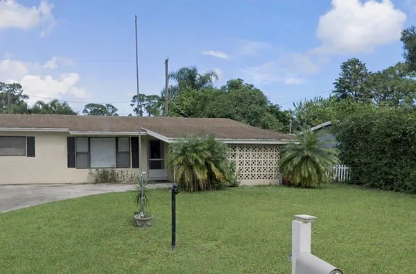 $280,000 | 2424 1st Place Southwest, Vero Beach, FL 32962