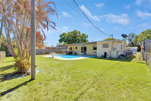 $280,000 | 2424 1st Place Southwest, Vero Beach, FL 32962