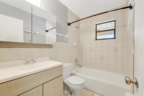 $280,000 | 2424 1st Place Southwest, Vero Beach, FL 32962