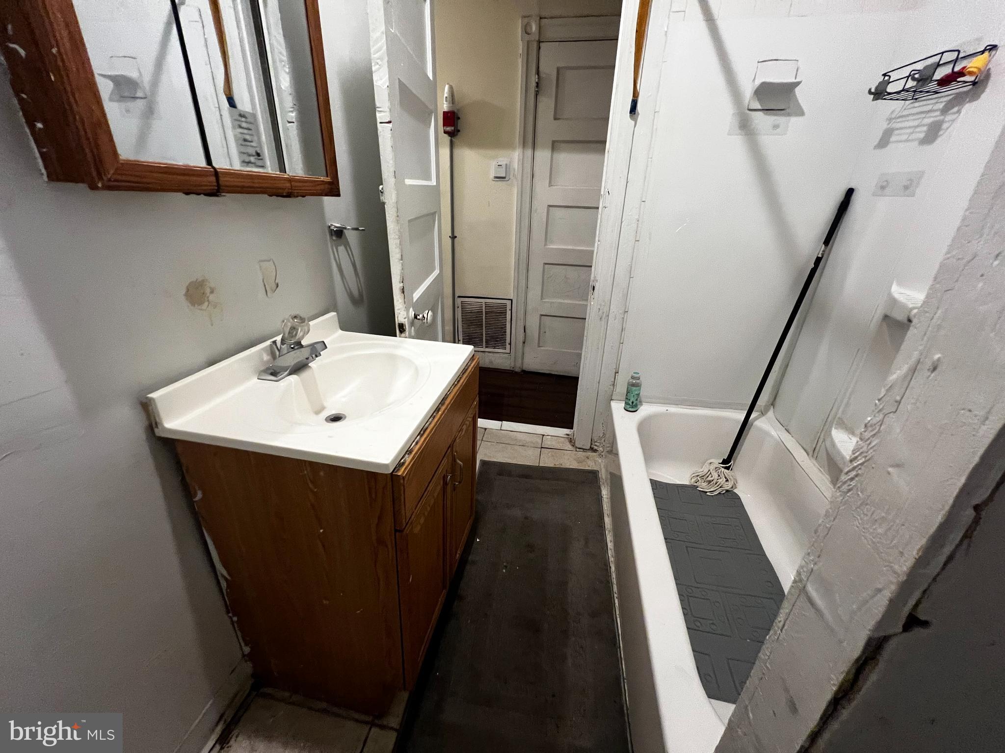 50 South 60th Street Philadelphia, PA 19139 - Photo 17 of 20 Bathroom