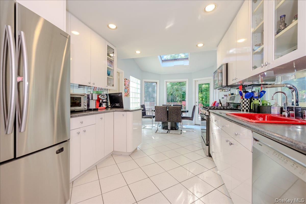 239 Hungry Harbor Road Valley Stream, NY 11581 - Photo 7 of 29