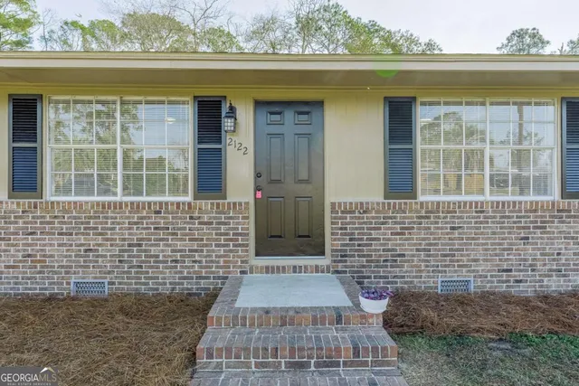$189,000 | 2122 Lakeview Drive, Waycross, GA 31501