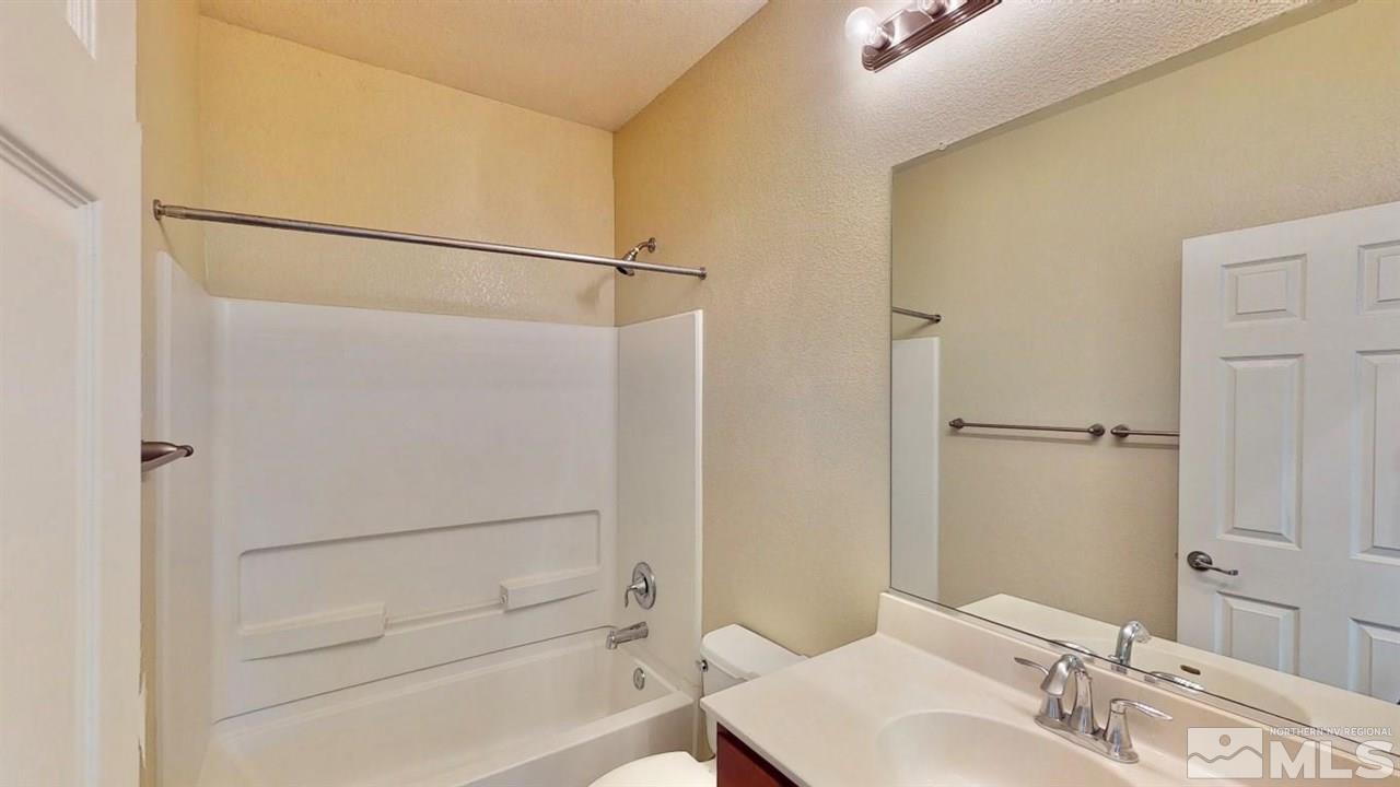 9196 Raytheon Court Reno, NV 89506 - Photo 18 of 23 a bathroom with a bathtub and a sink
