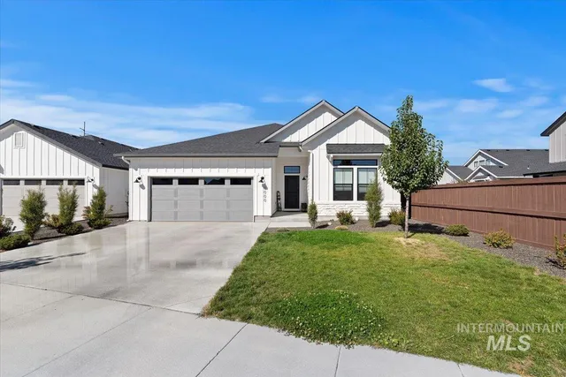 $575,000 | 10000 West La Jolla Drive, Boise, ID 83709