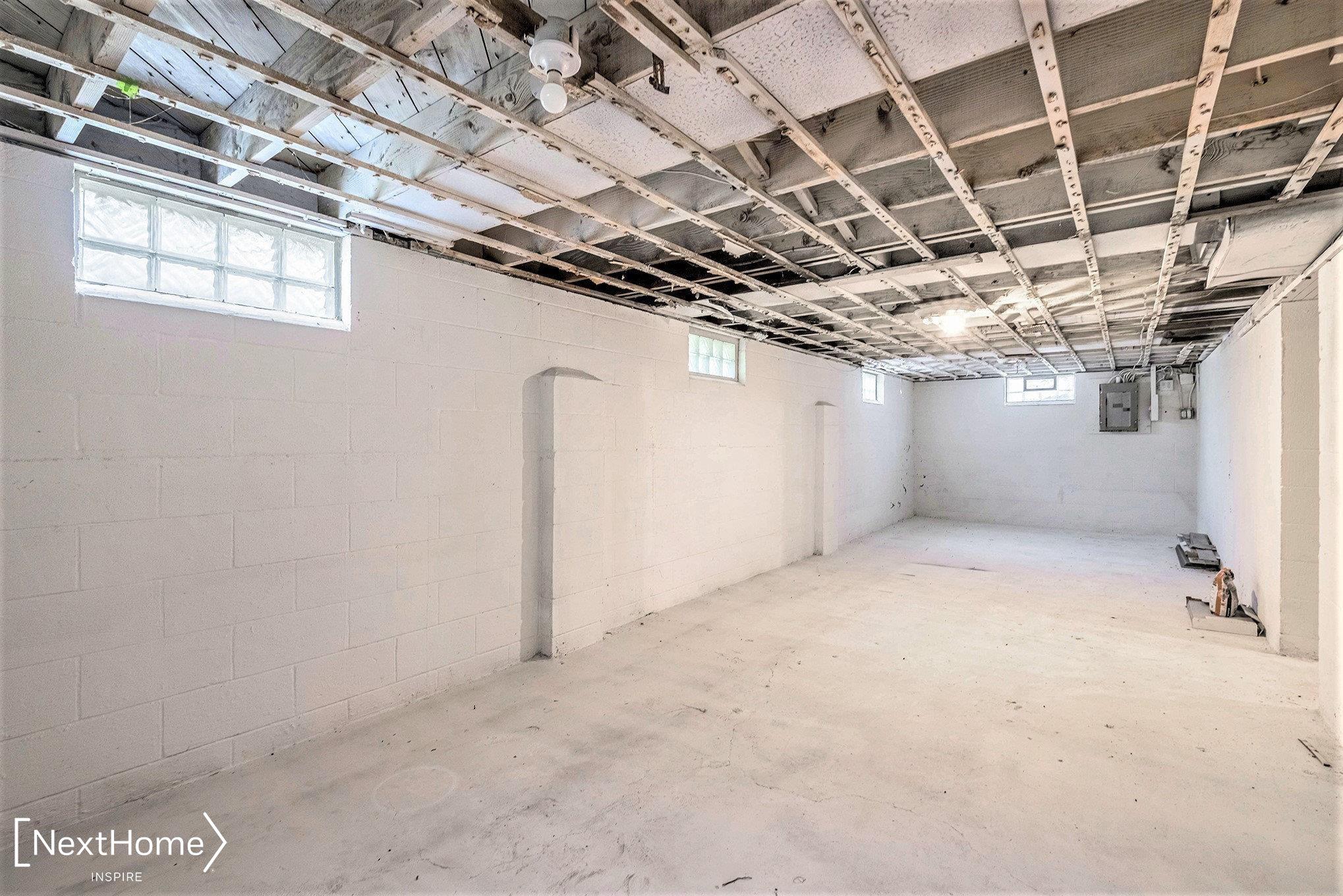 3454 Van Campen Road Flint, MI 48507 - Photo 15 of 25 50141263-94f6c8c3-fbcf-4d49-b479-6ea5e83bf2c4.JPG