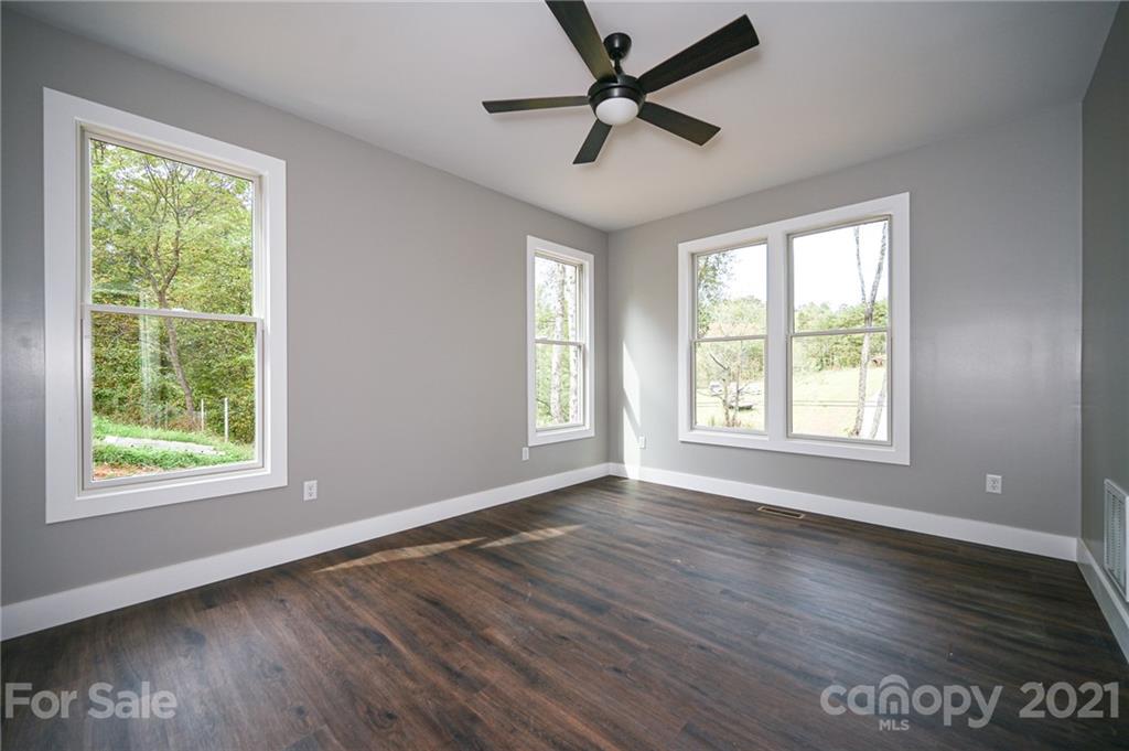 1376 Alexander Road Leicester, NC 28748 - Photo 16 of 40 Gallery Image 16