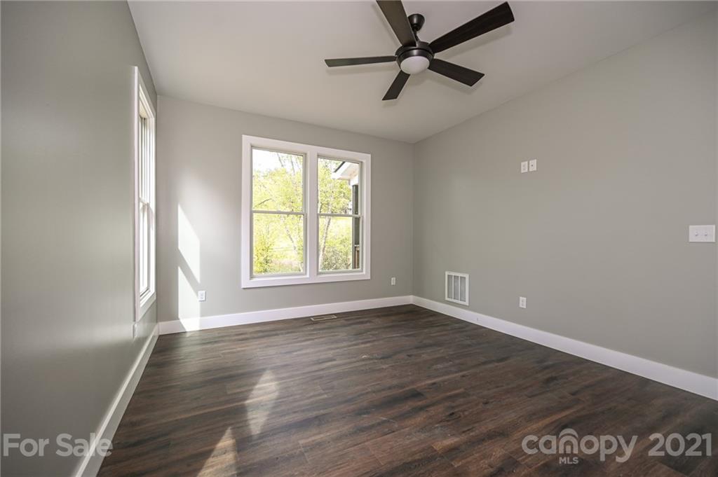 1376 Alexander Road Leicester, NC 28748 - Photo 18 of 40 Gallery Image 18